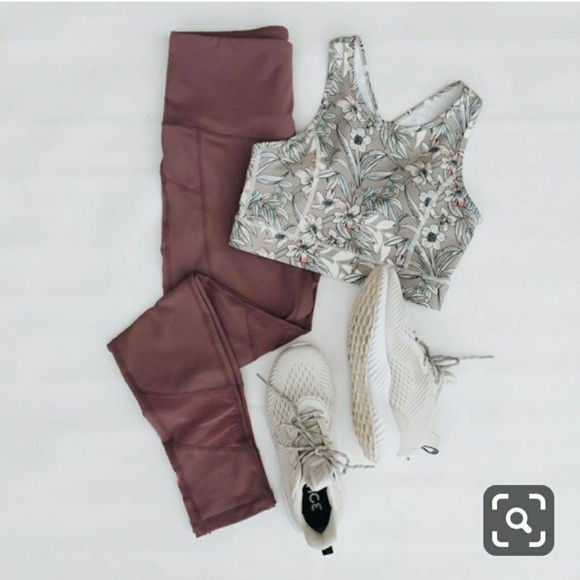 Workout complete outfit! 4 pieces mystery box - Picture 3 of 4